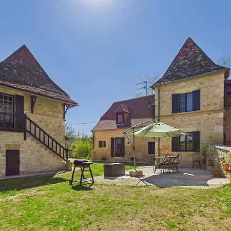 Holiday home Jolie Maison Avec Jacuzzi Pour 8 Personnes *