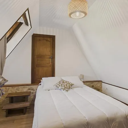 Jolie Maison Avec Jacuzzi Pour 8 Personnes Mauzens-et-Miremont