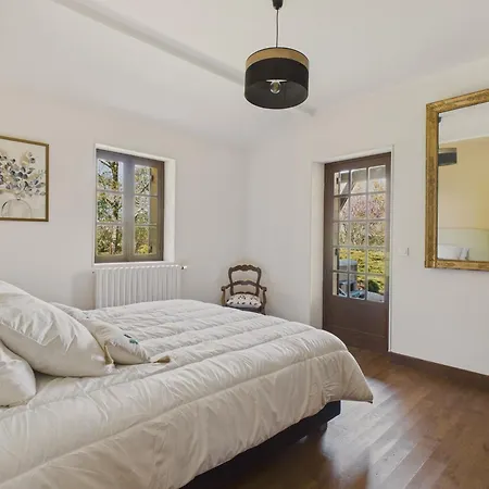 Jolie Maison Avec Jacuzzi Pour 8 Personnes