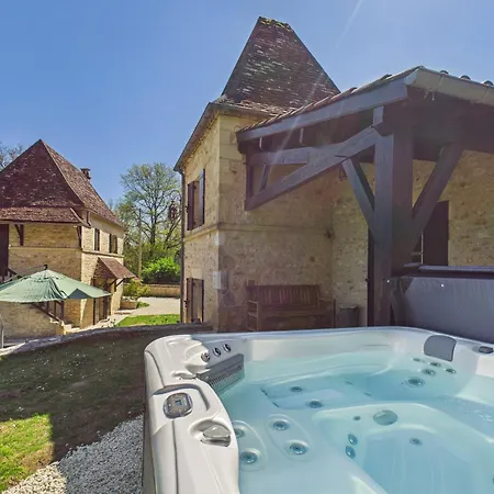 Jolie Maison Avec Jacuzzi Pour 8 Personnes Mauzens-et-Miremont